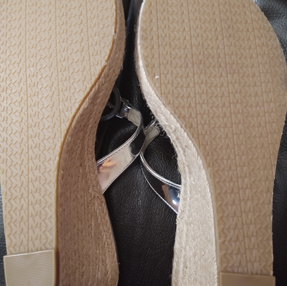 New in Box - Michael Kors wedge sandal - size 9.5 - Picture 4 of 8